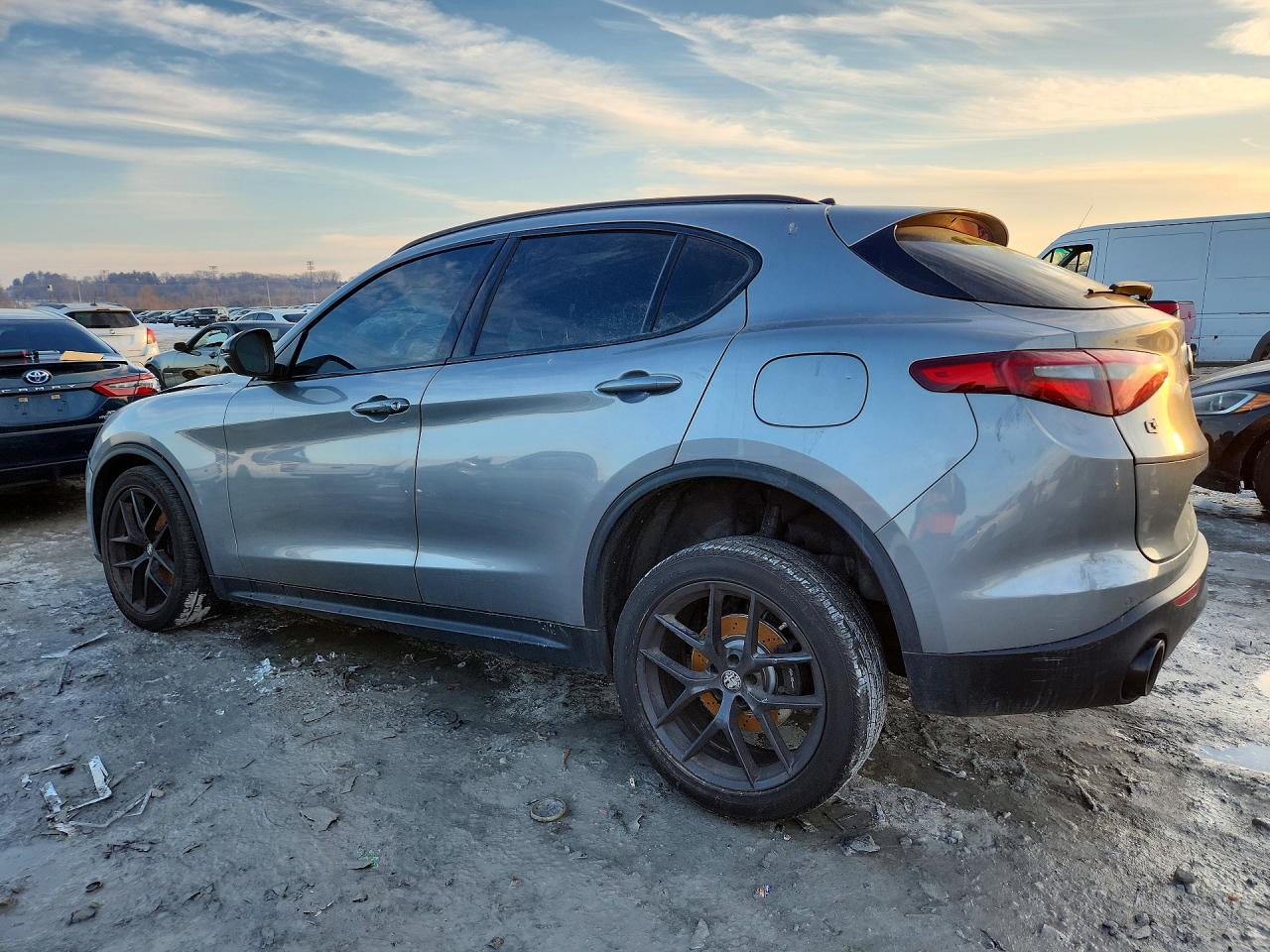 2020 ALFA ROMEO STELVIO photo 2