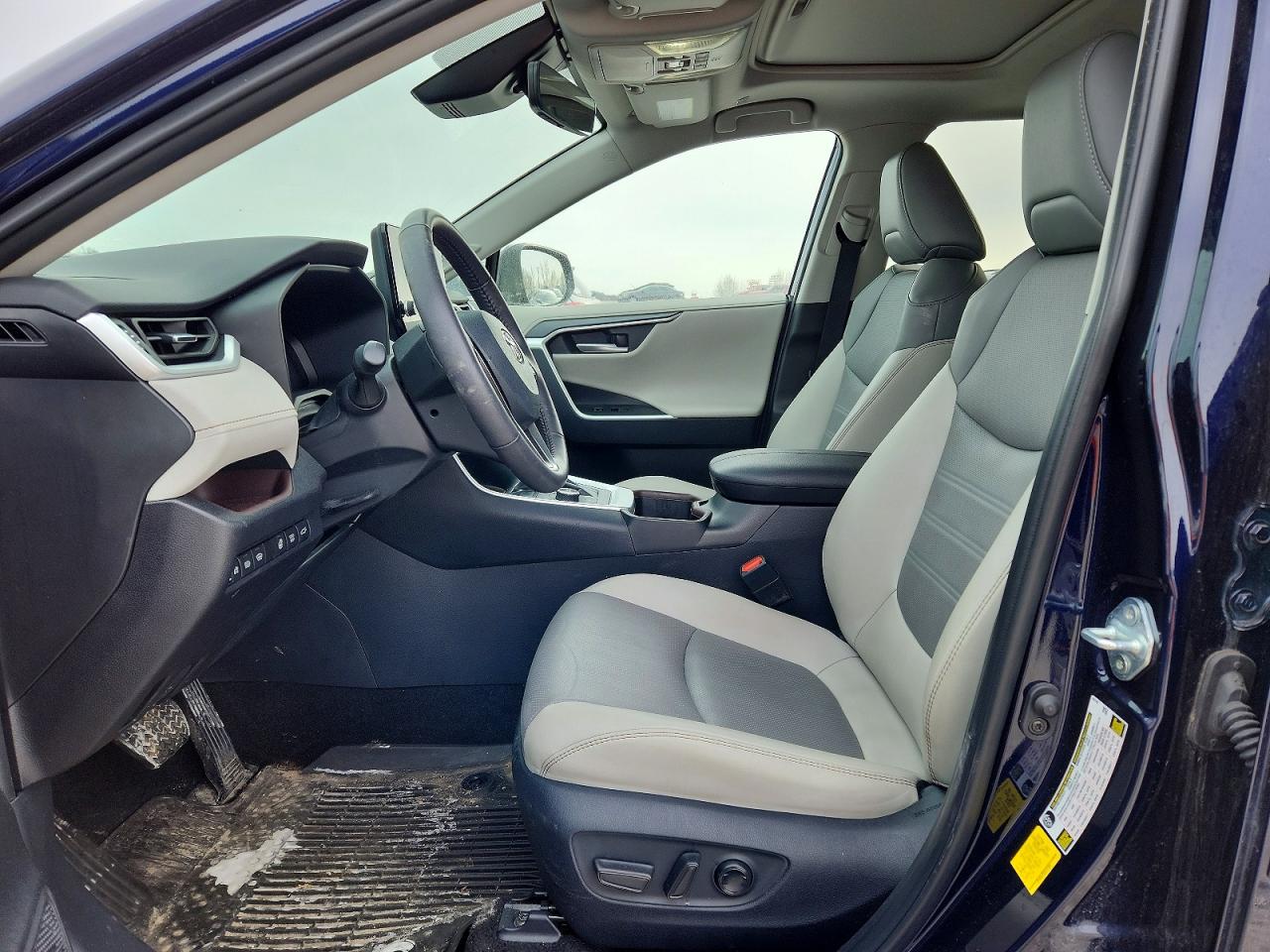 2024 TOYOTA RAV4 LIMITED photo 13