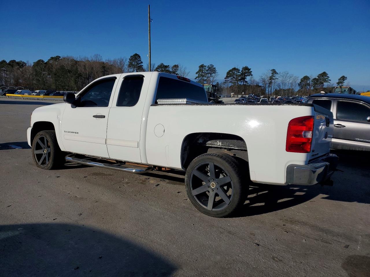 2010 CHEVROLET SILVERADO C1500 LT photo 2