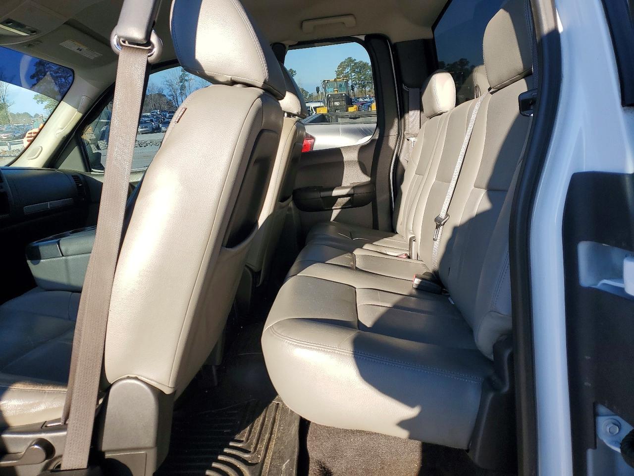 2010 CHEVROLET SILVERADO C1500 LT photo 10
