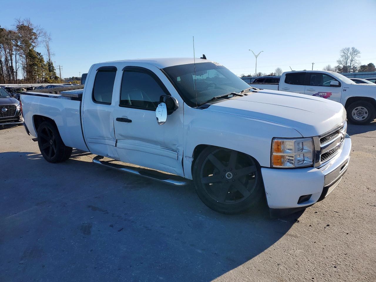 2010 CHEVROLET SILVERADO C1500 LT photo 4