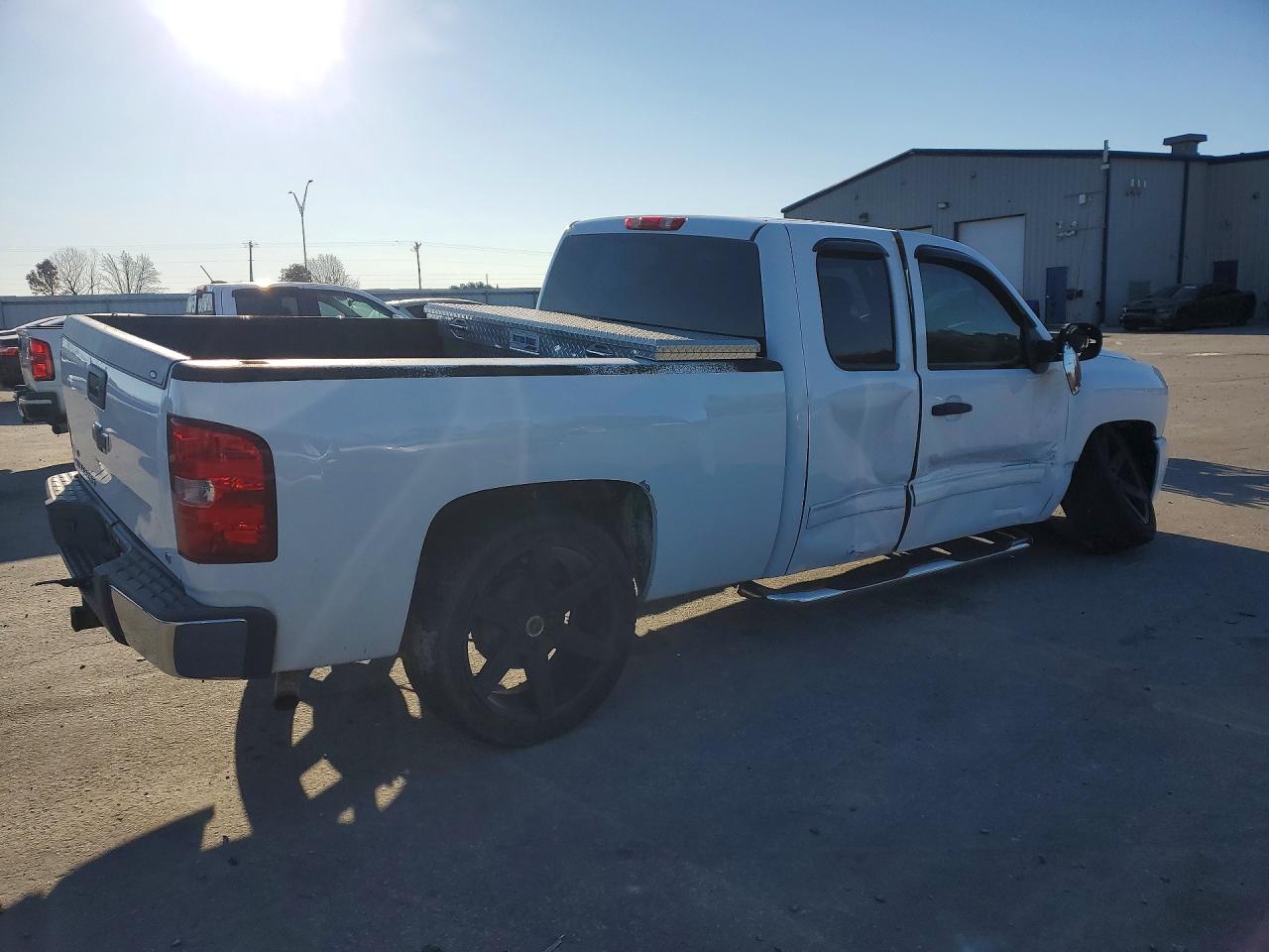 2010 CHEVROLET SILVERADO C1500 LT photo 3