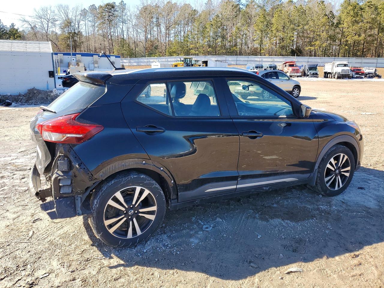2019 NISSAN KICKS S photo 3