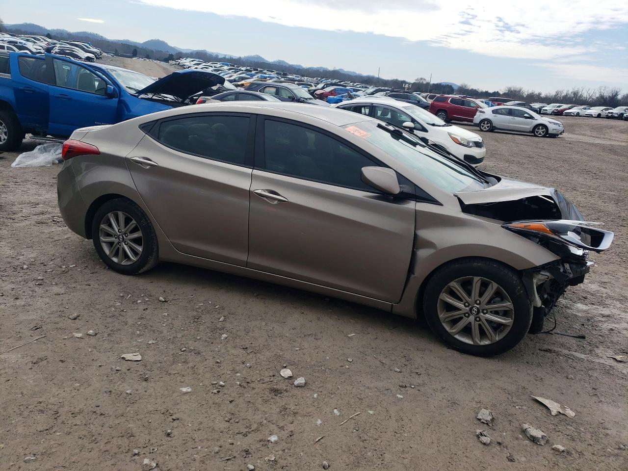 2016 HYUNDAI ELANTRA SE photo 10