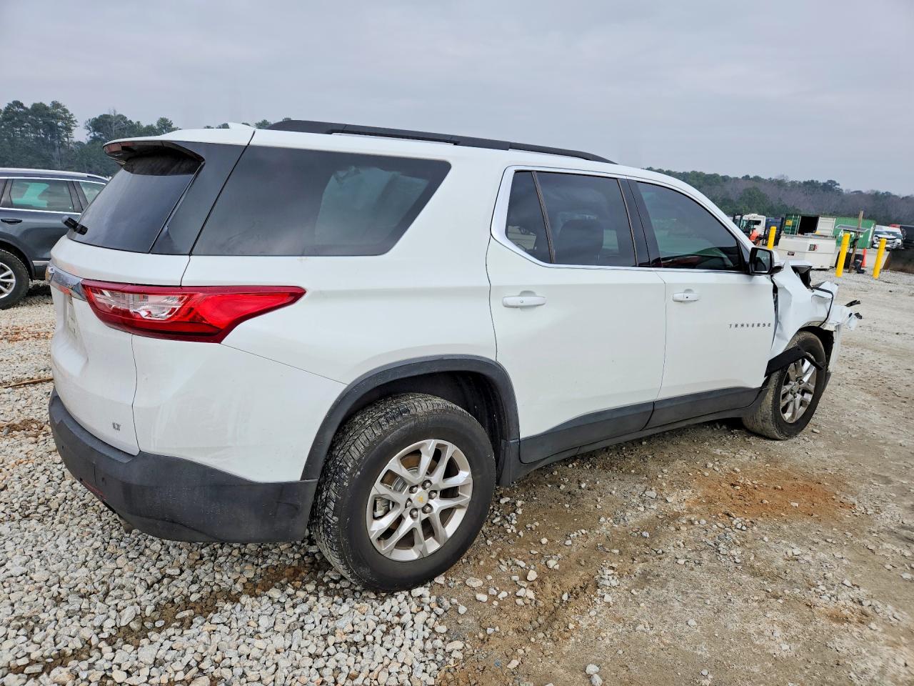2020 CHEVROLET TRAVERSE LT photo 3