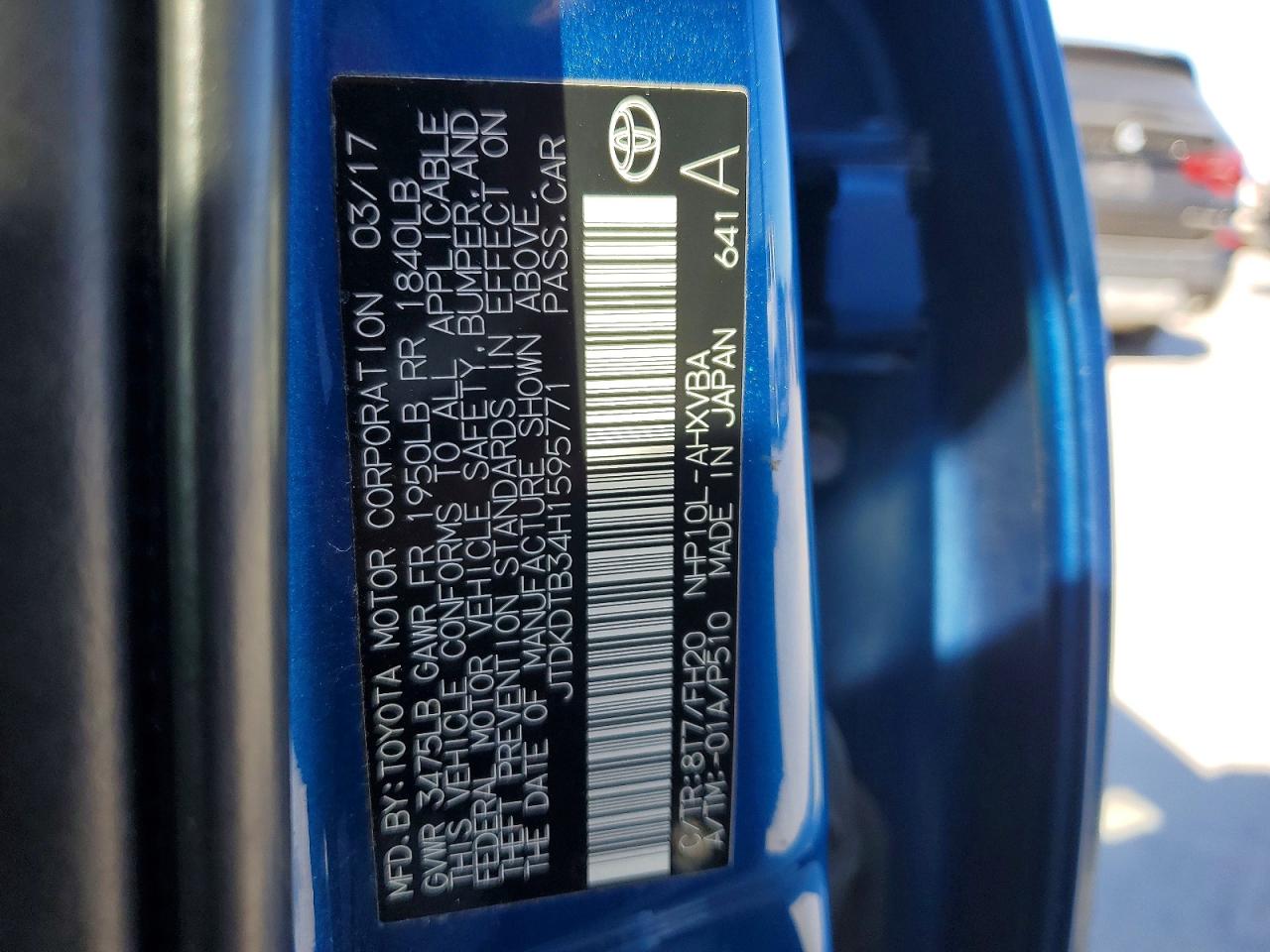 2017 TOYOTA PRIUS C photo 14