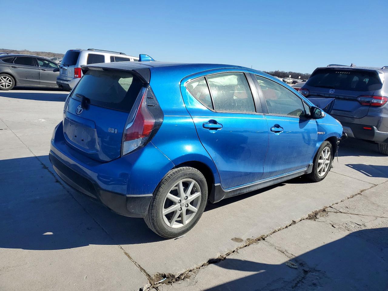 2017 TOYOTA PRIUS C photo 3