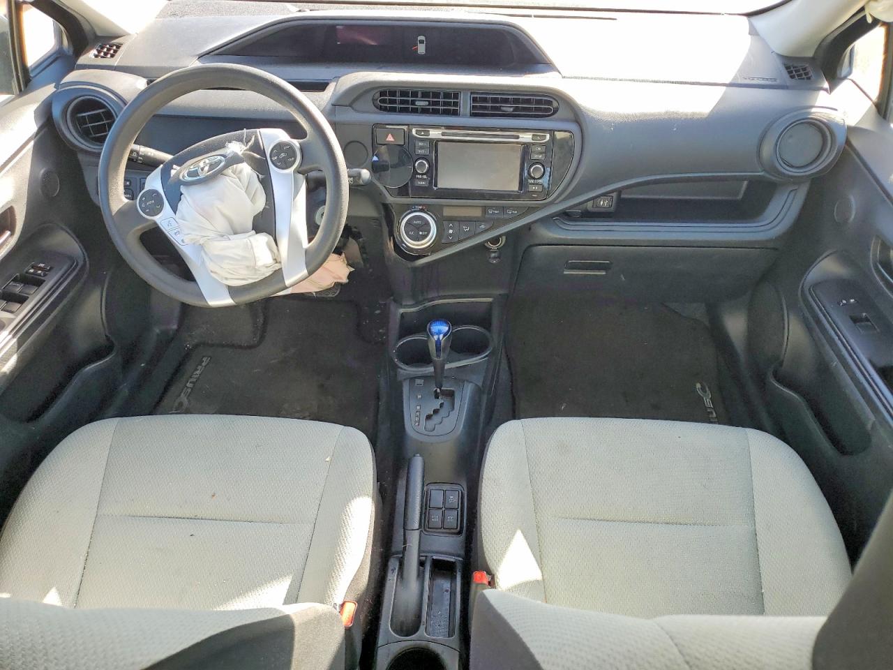 2017 TOYOTA PRIUS C photo 8
