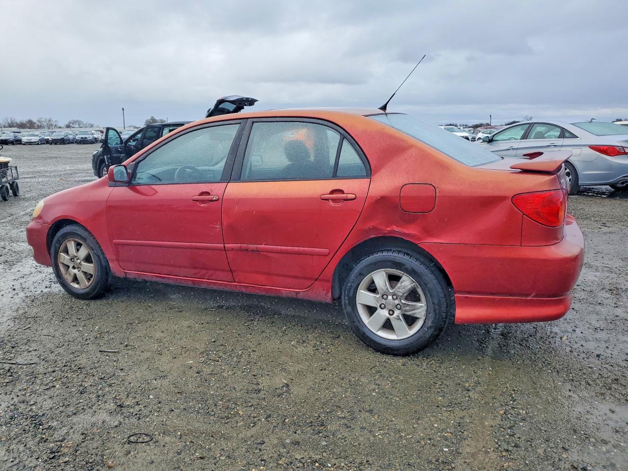 2004 TOYOTA COROLLA photo 2