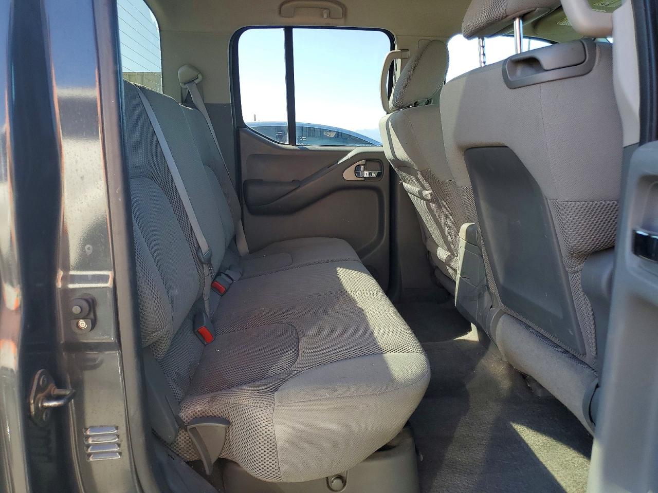 2010 NISSAN FRONTIER CREW CAB SE photo 19