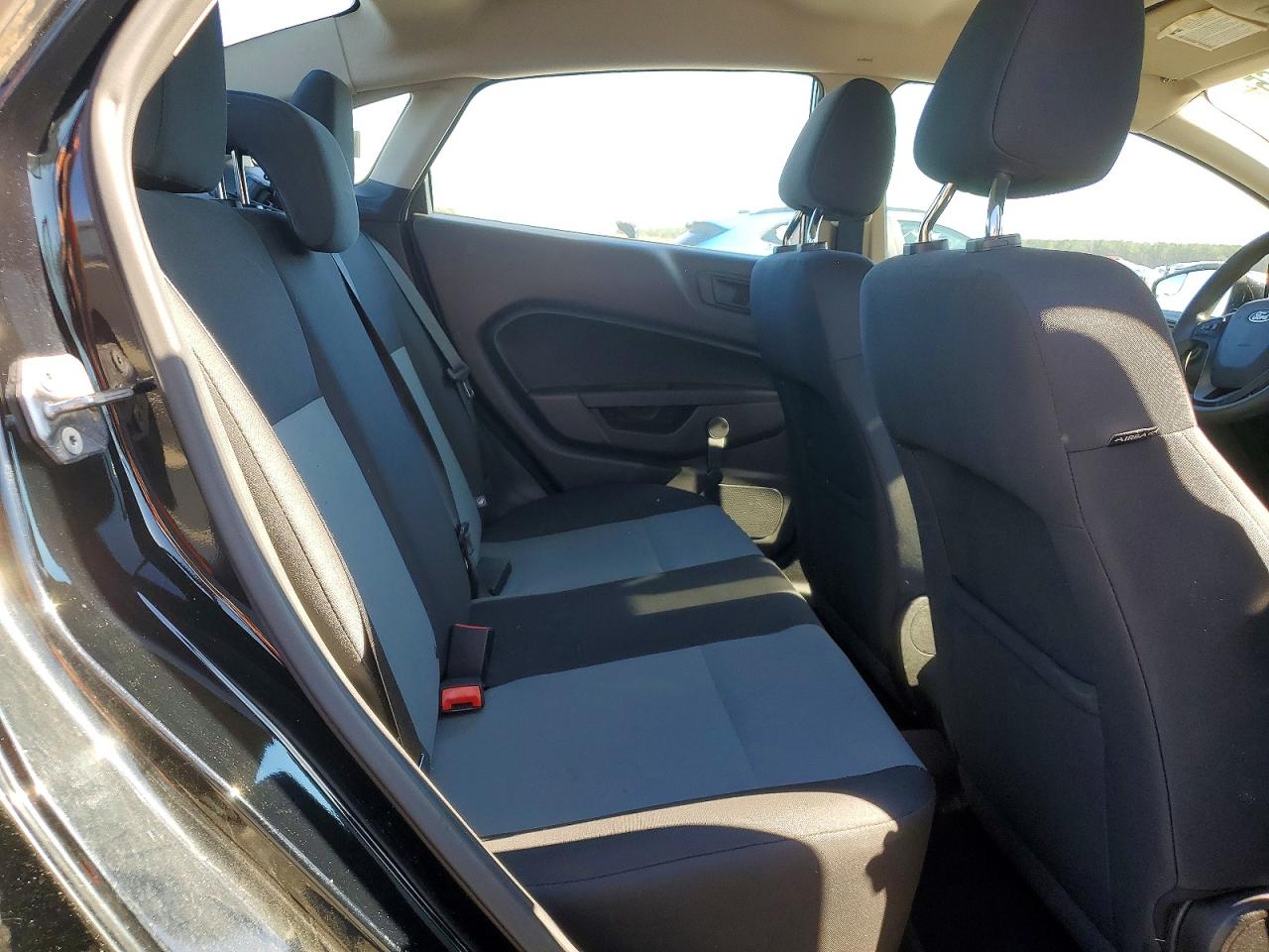 2016 FORD FIESTA S photo 19