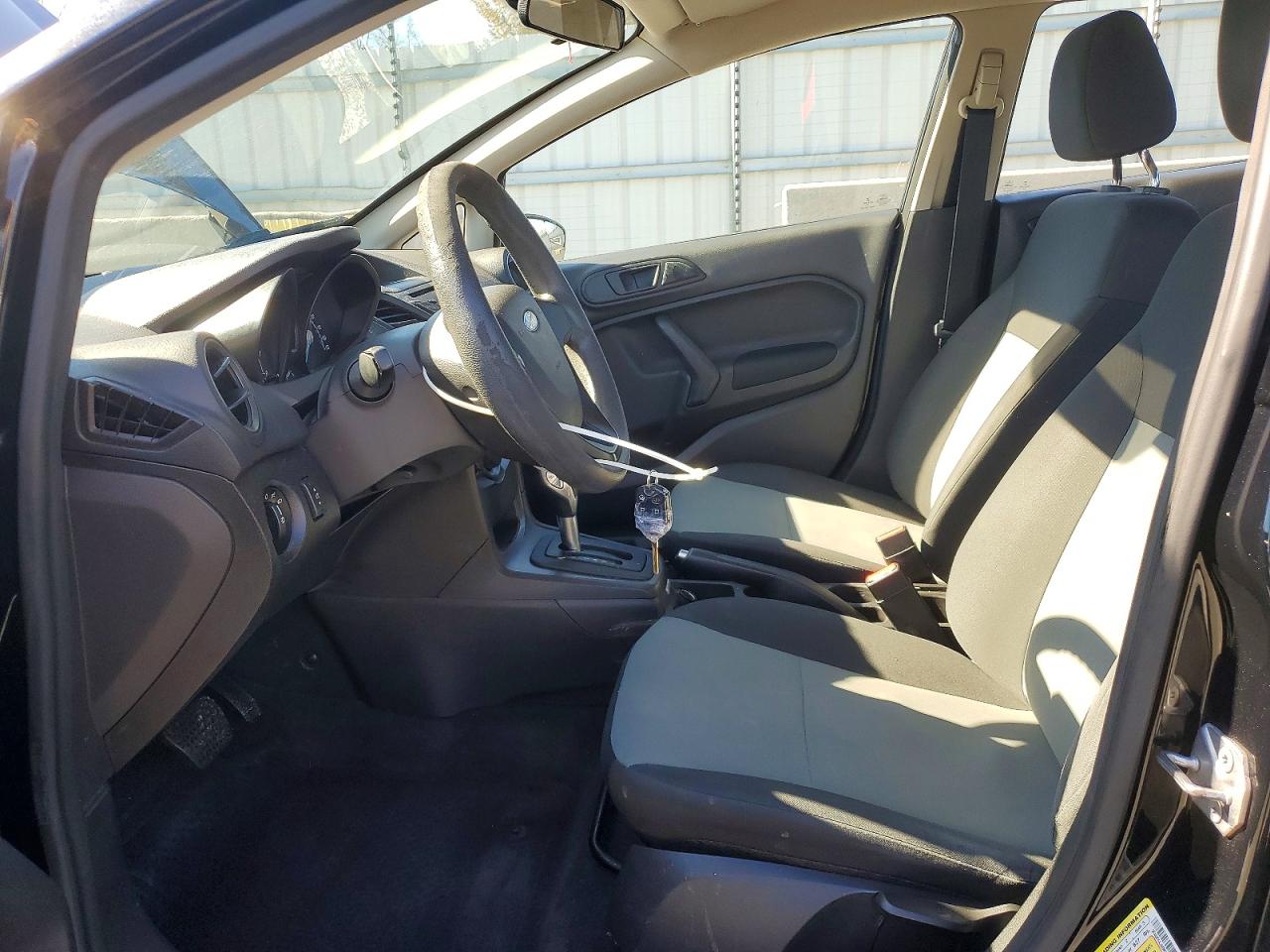 2016 FORD FIESTA S photo 13