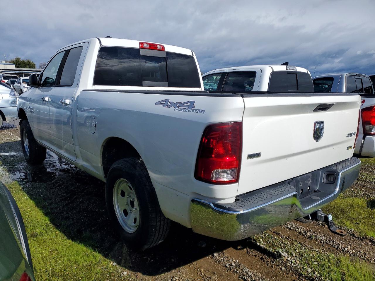 2013 RAM 1500 SLT photo 3