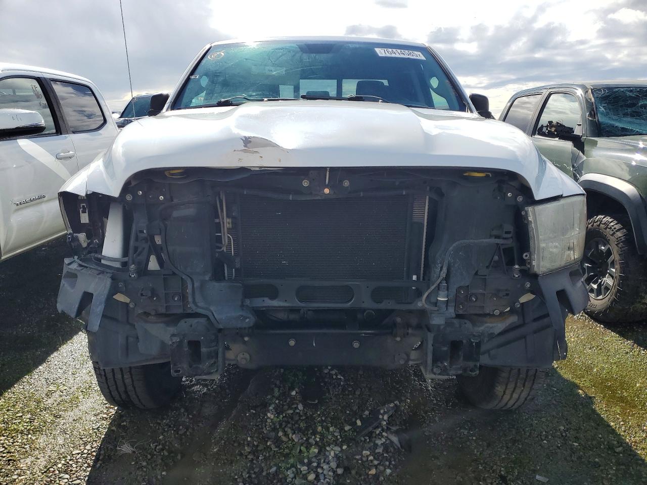 2013 RAM 1500 SLT photo 9