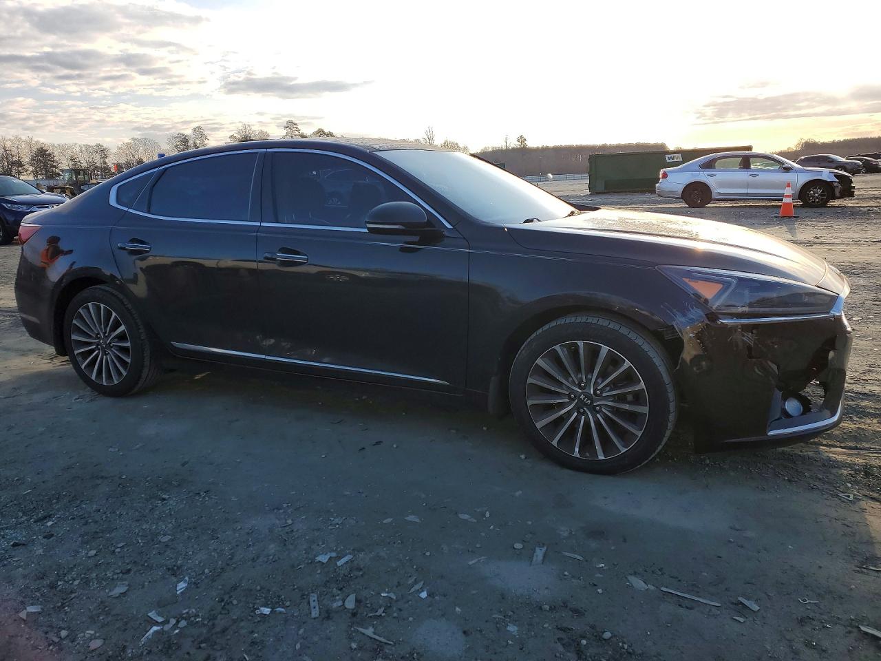 2017 KIA CADENZA PREMIUM photo 4