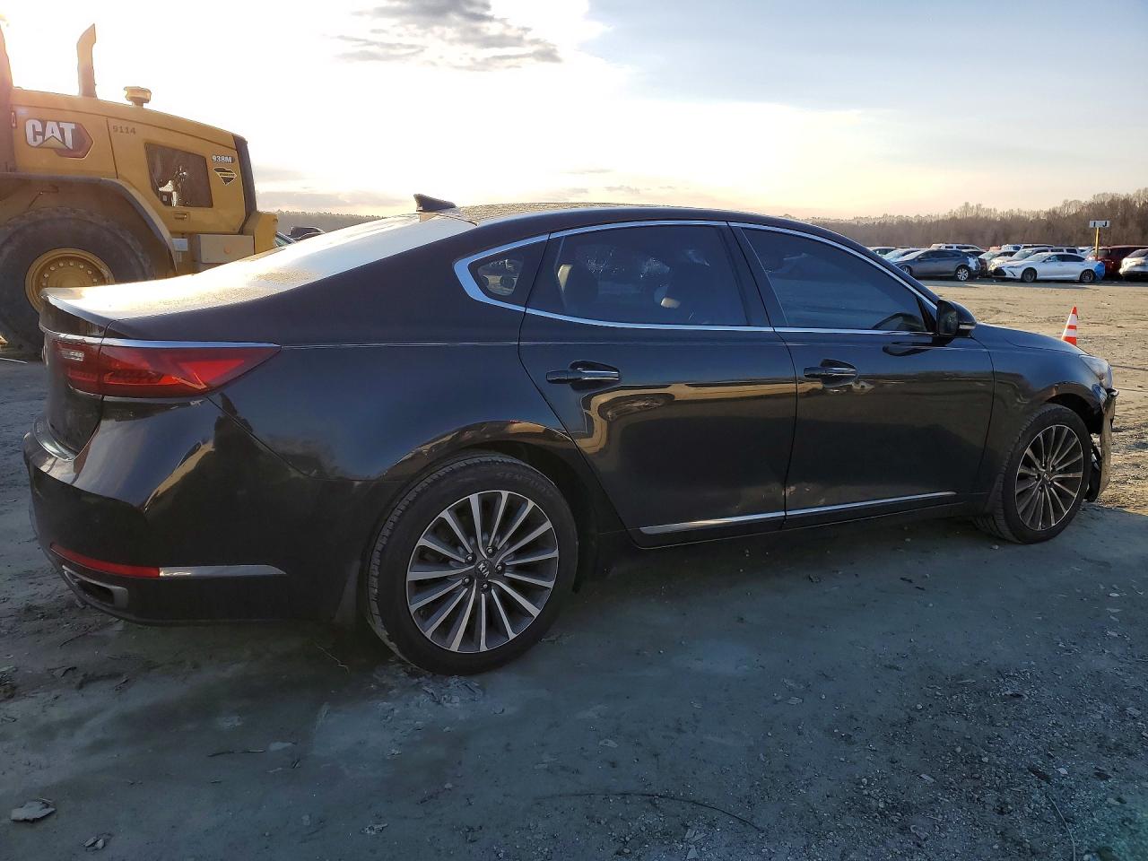 2017 KIA CADENZA PREMIUM photo 3