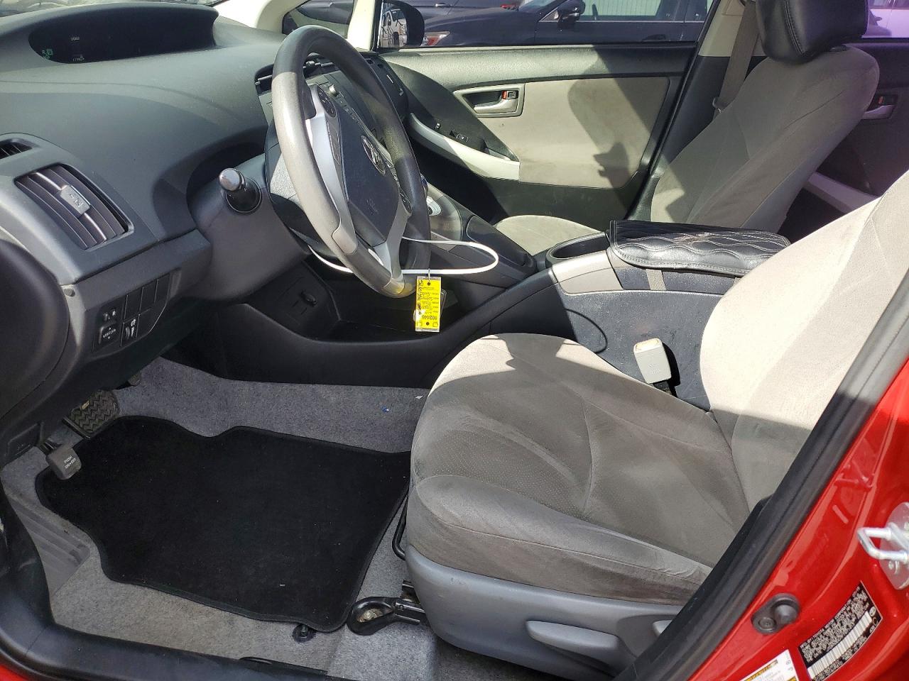2015 TOYOTA PRIUS photo 7