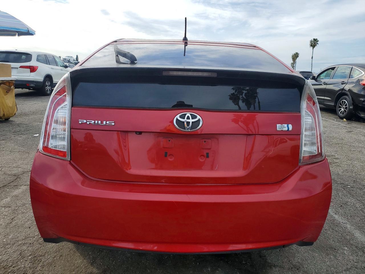 2015 TOYOTA PRIUS photo 6