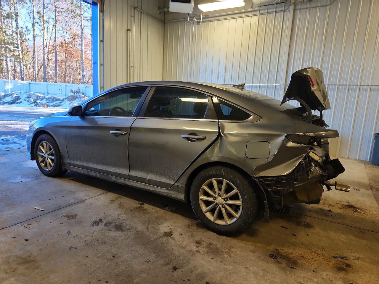 2018 HYUNDAI SONATA SE photo 2