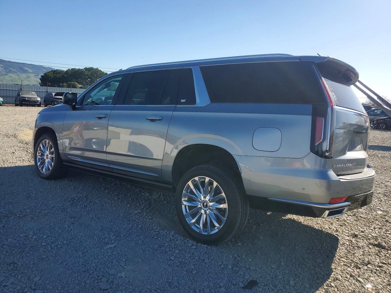 2024 CADILLAC ESCALADE ESV PREMIUM LUXURY photo 2