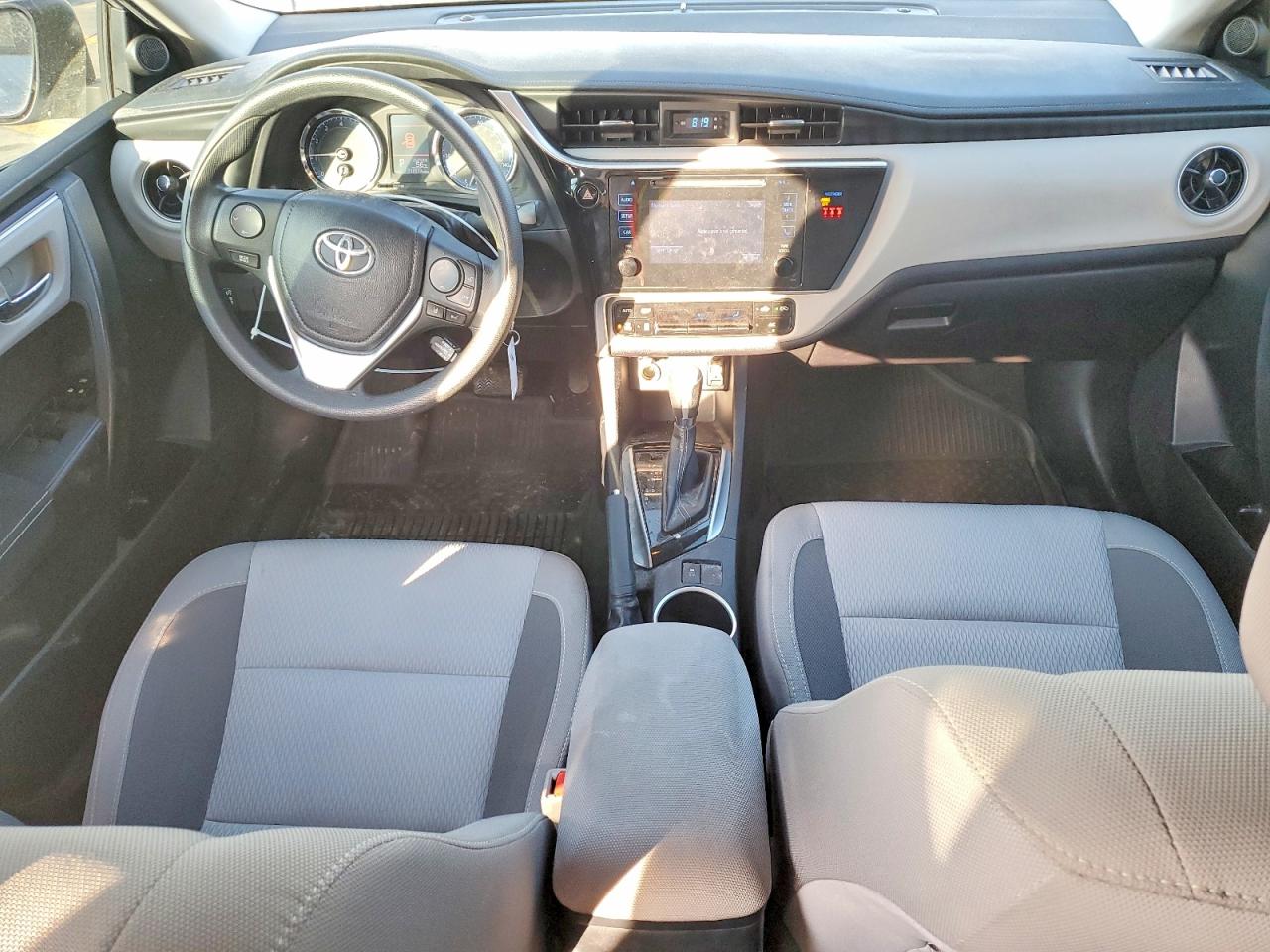 2018 TOYOTA COROLLA L photo 8
