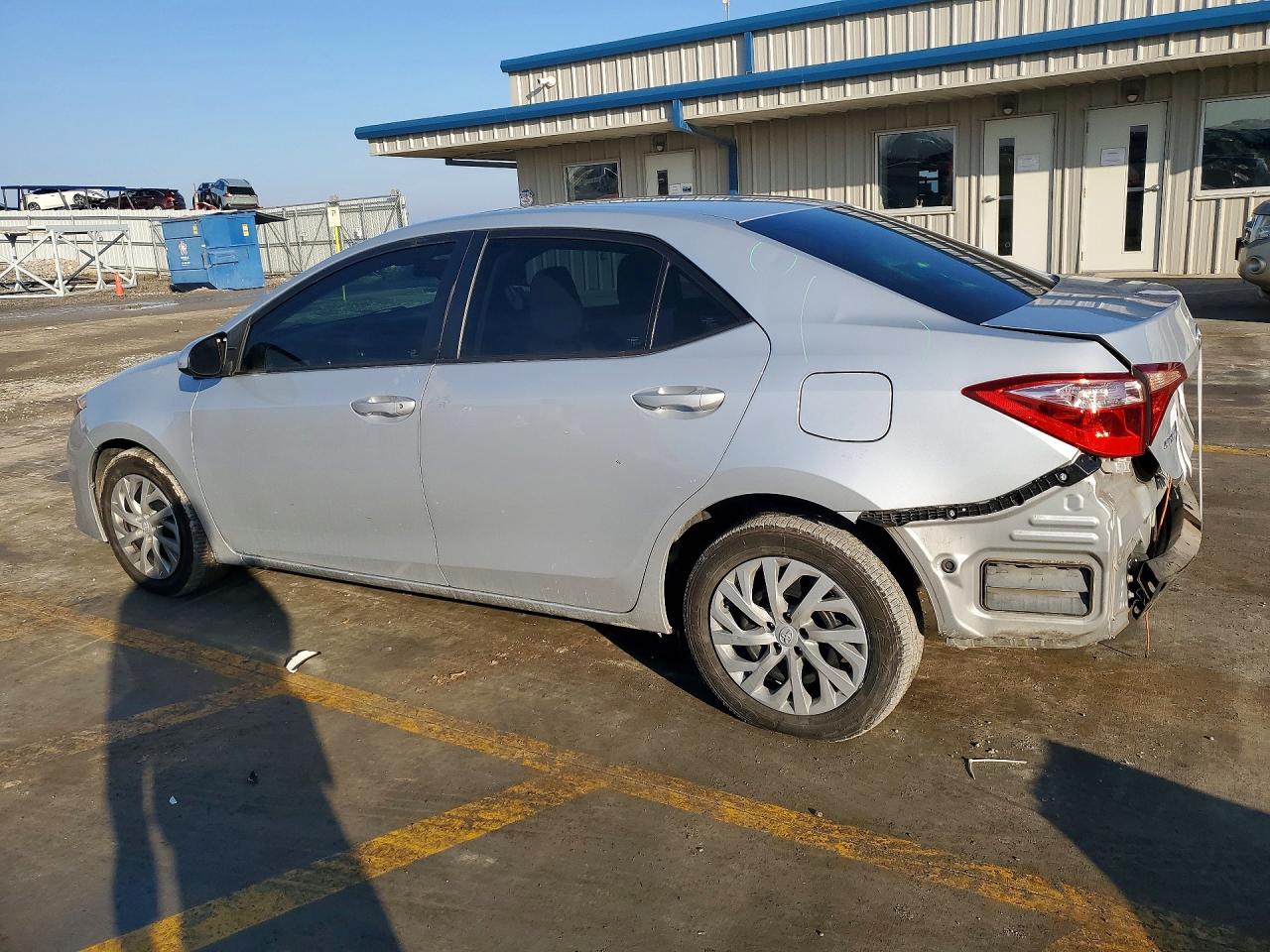 2018 TOYOTA COROLLA L photo 2