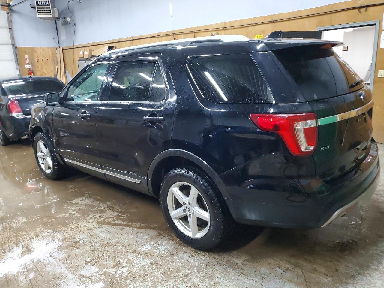 2016 FORD EXPLORER XLT photo 2