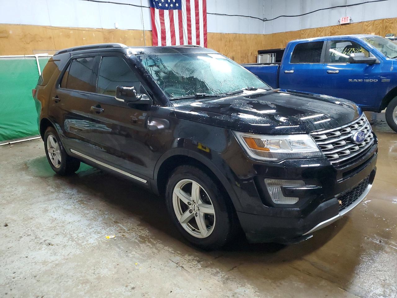 2016 FORD EXPLORER XLT photo 4