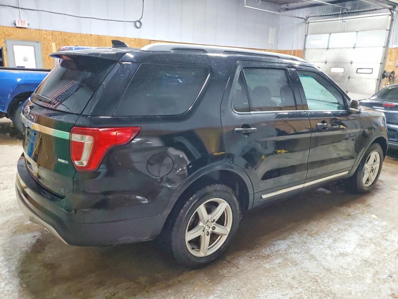 2016 FORD EXPLORER XLT photo 3
