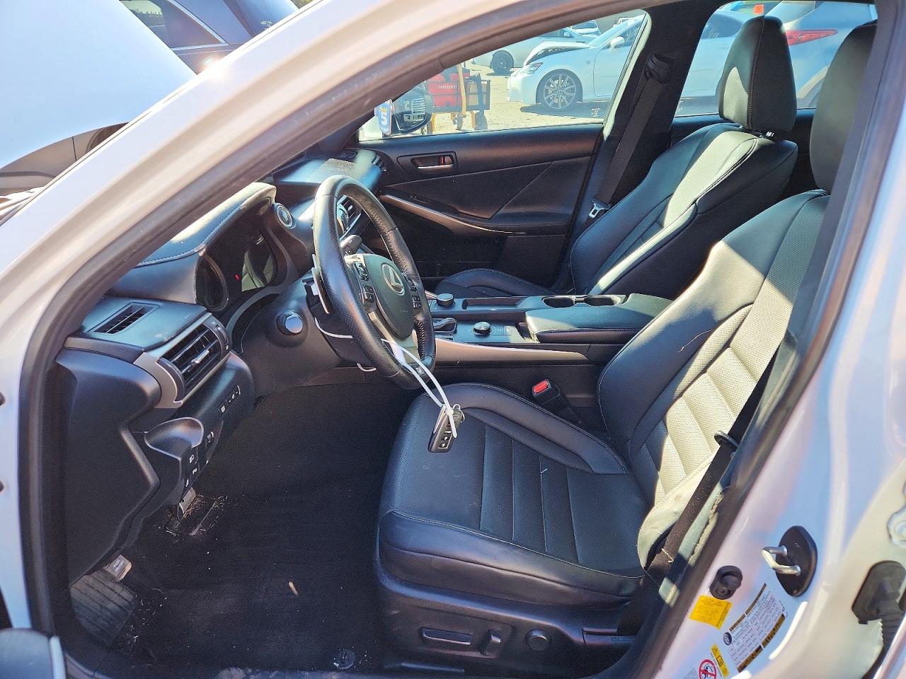 2019 LEXUS IS photo 7