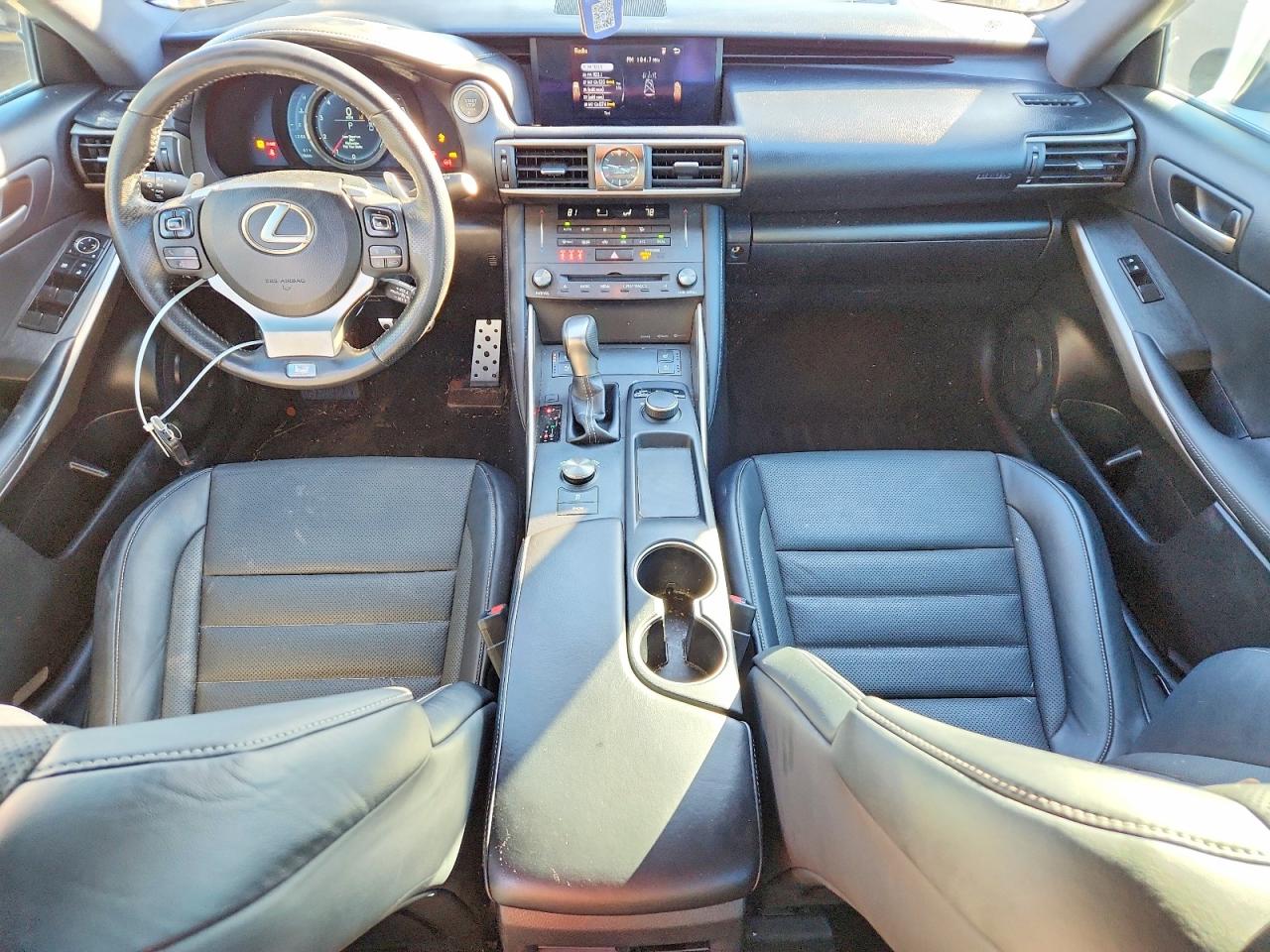 2019 LEXUS IS photo 8