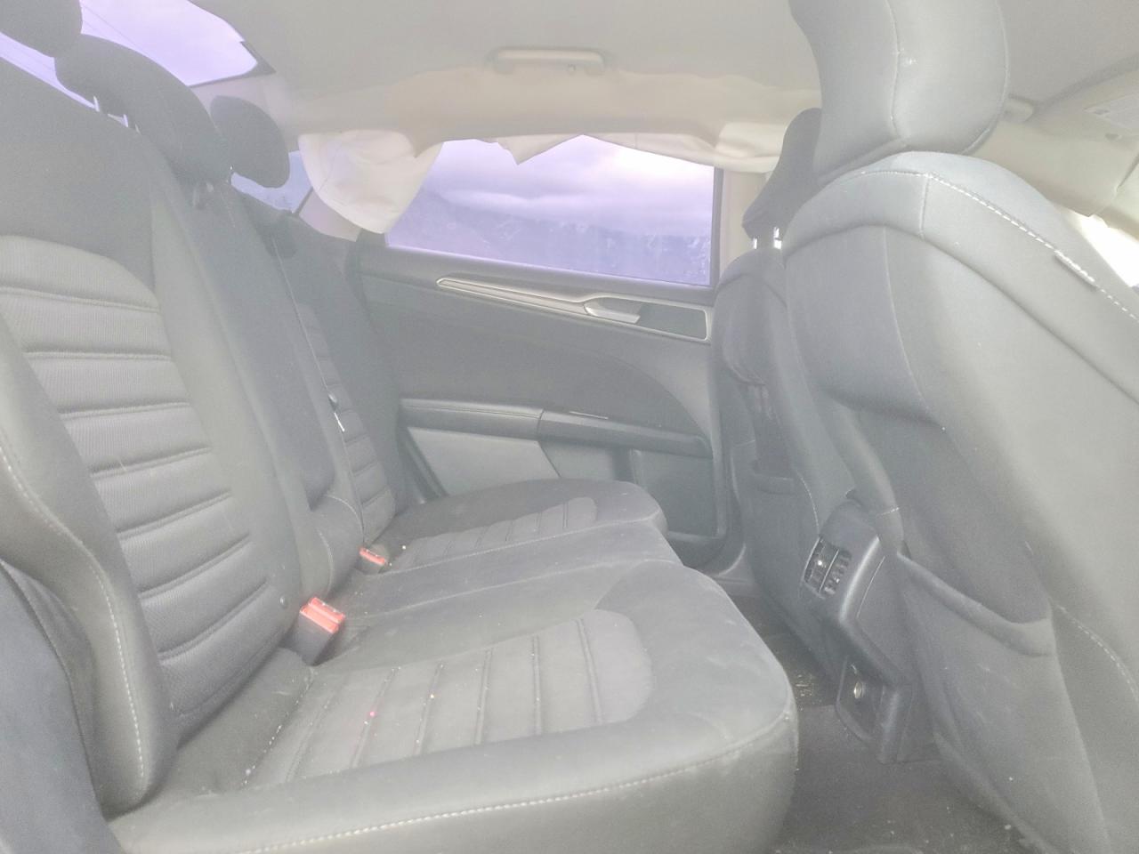 2017 FORD FUSION SE photo 19