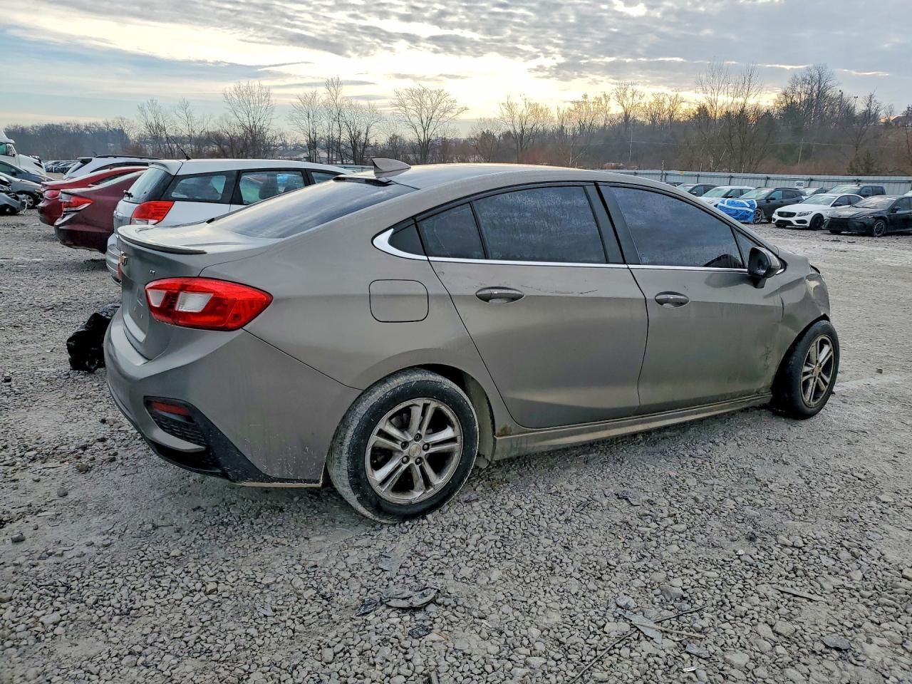 2017 CHEVROLET CRUZE LT photo 5