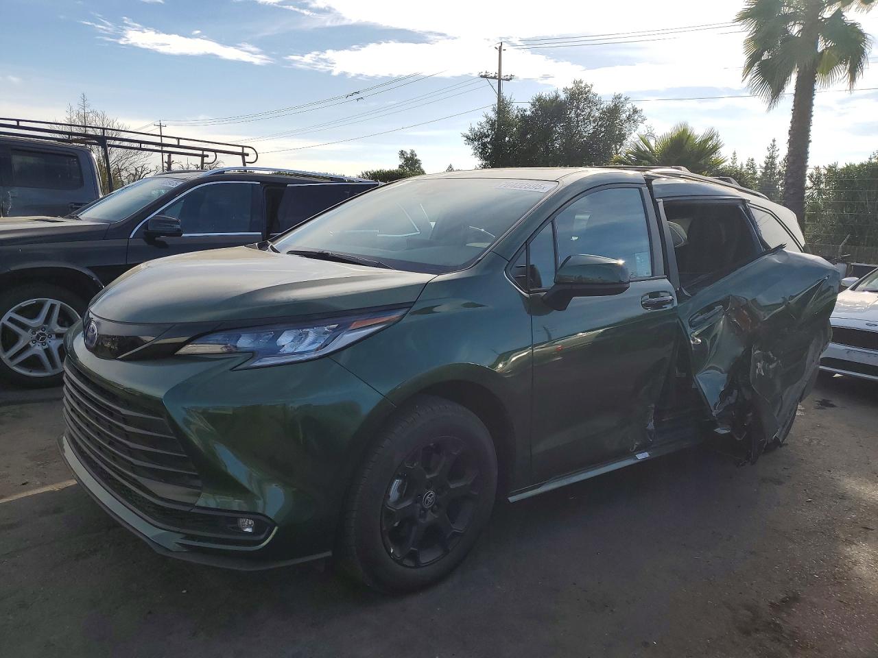 2025 TOYOTA SIENNA
