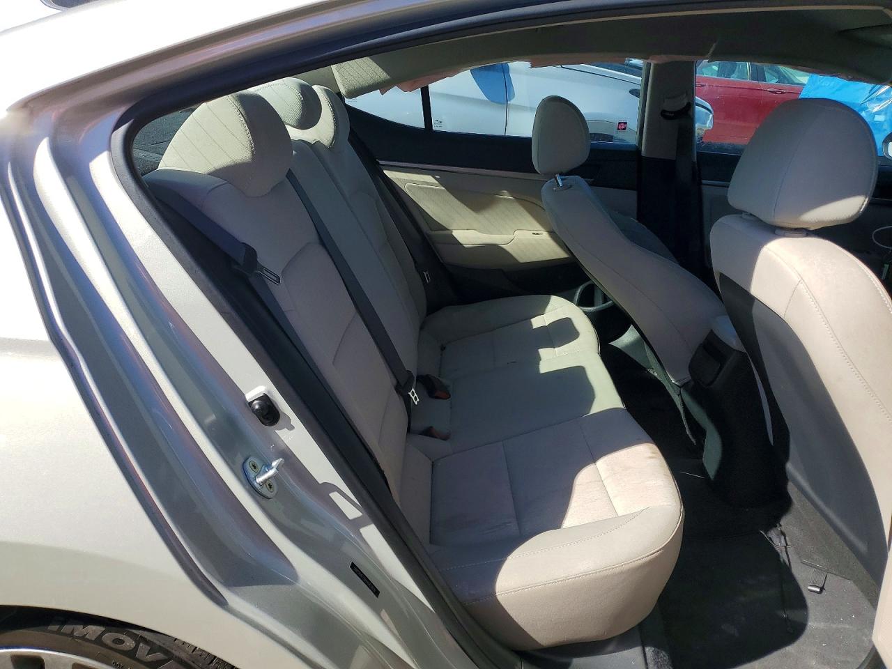 2017 HYUNDAI ELANTRA SE photo 19