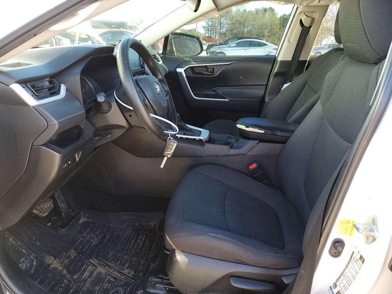 2021 TOYOTA RAV4 LE photo 7