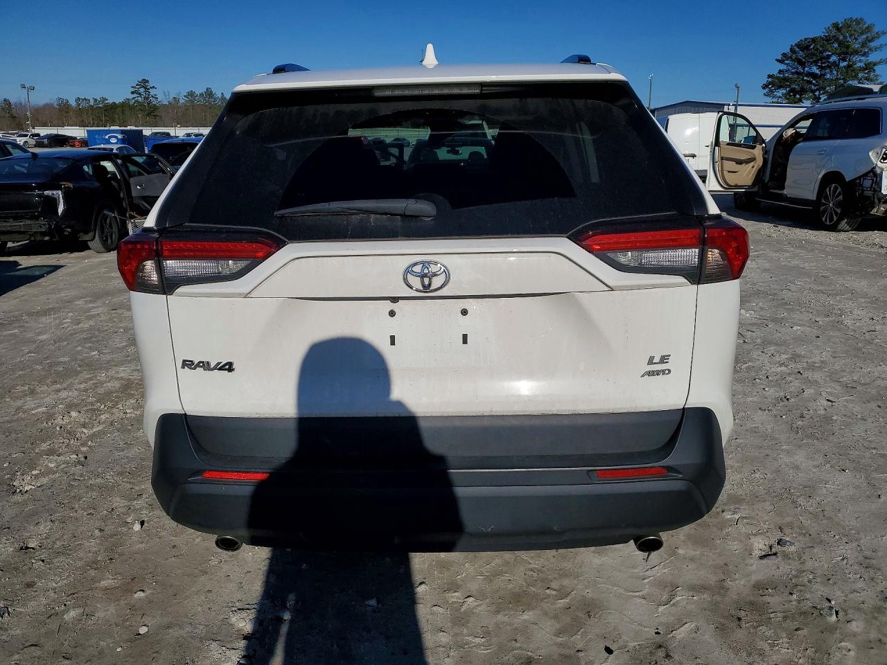 2021 TOYOTA RAV4 LE photo 6