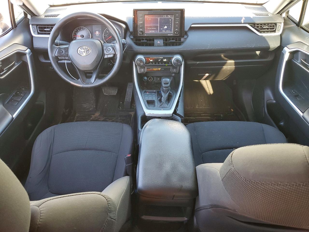 2021 TOYOTA RAV4 LE photo 8