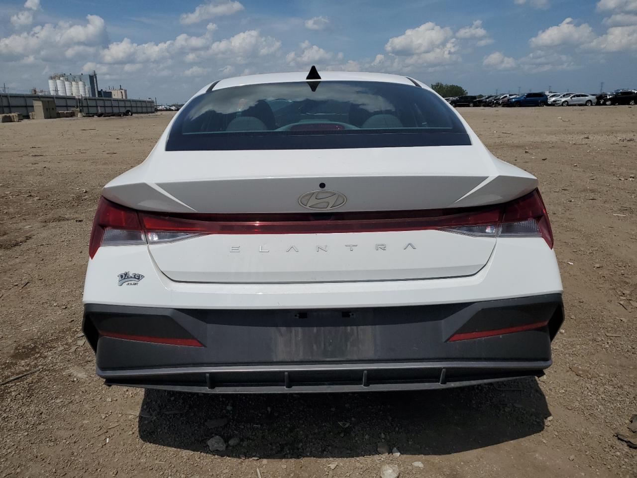 2024 HYUNDAI ELANTRA SE photo 11