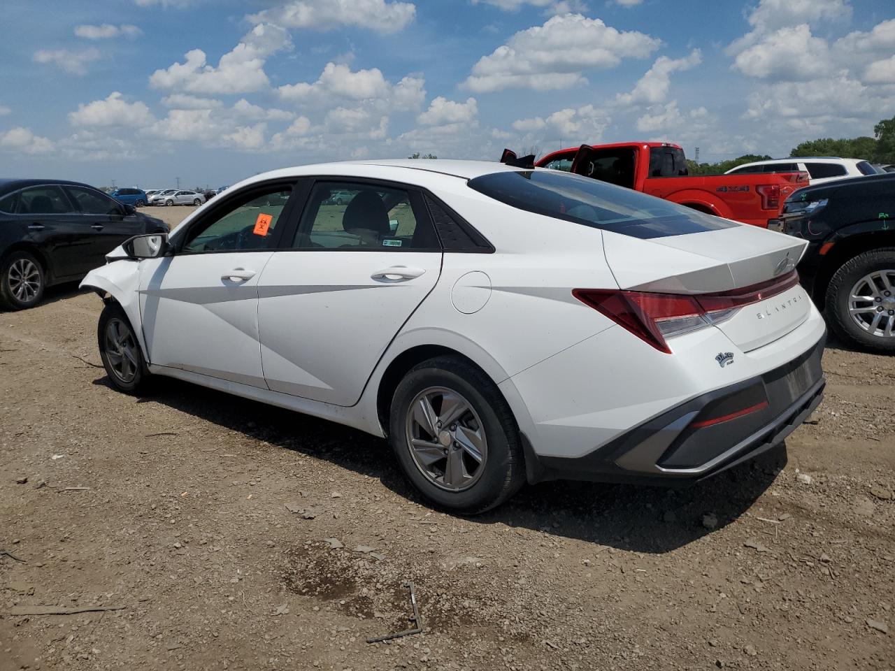 2024 HYUNDAI ELANTRA SE photo 3