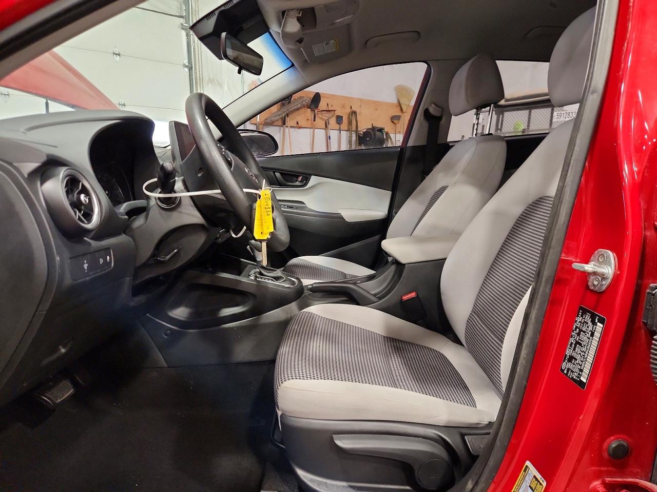 2022 HYUNDAI KONA SE photo 19