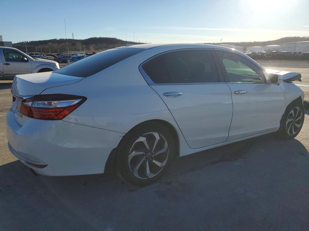 2016 HONDA ACCORD EX photo 3