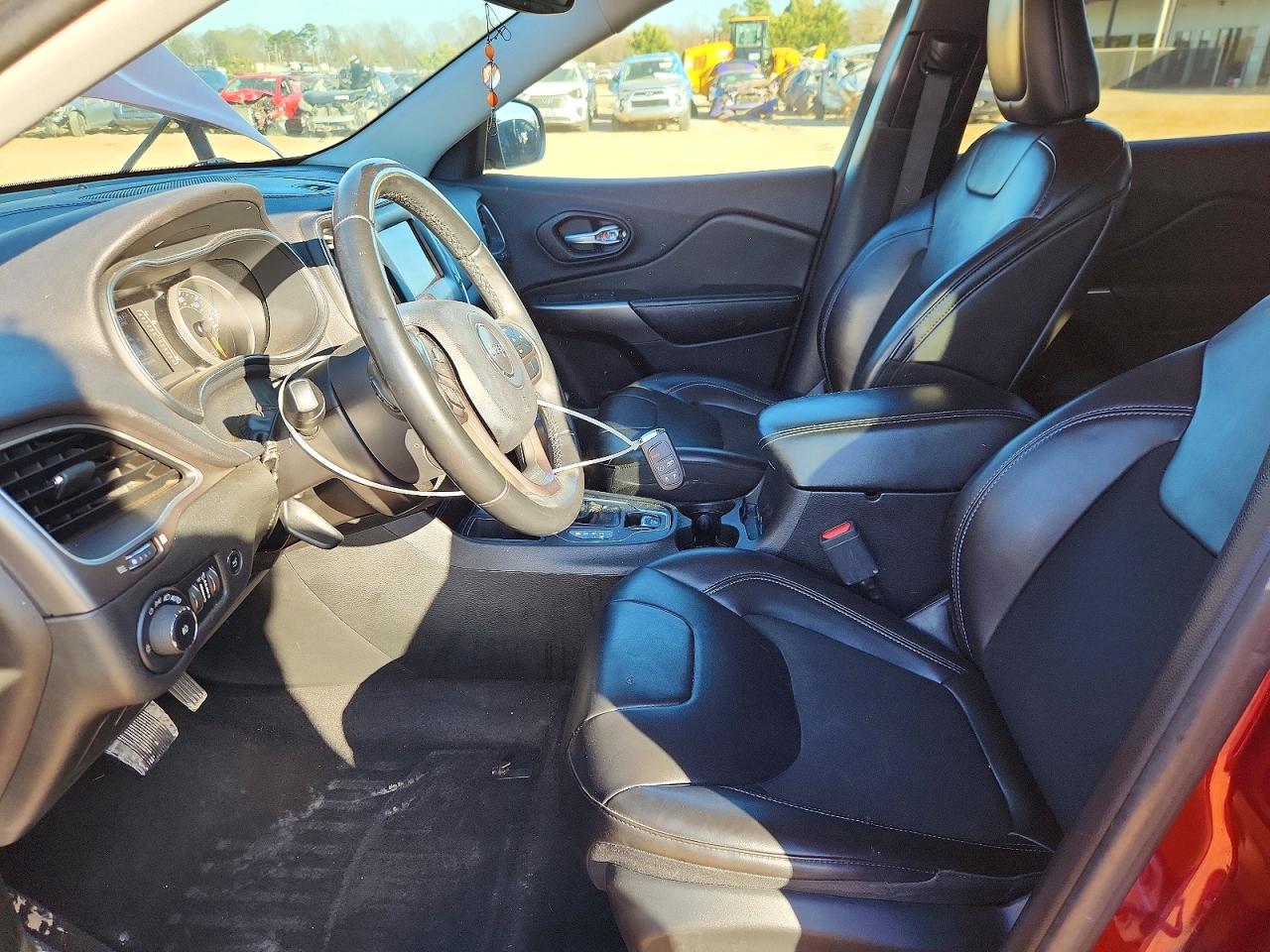 2019 JEEP CHEROKEE LATITUDE PLUS photo 19