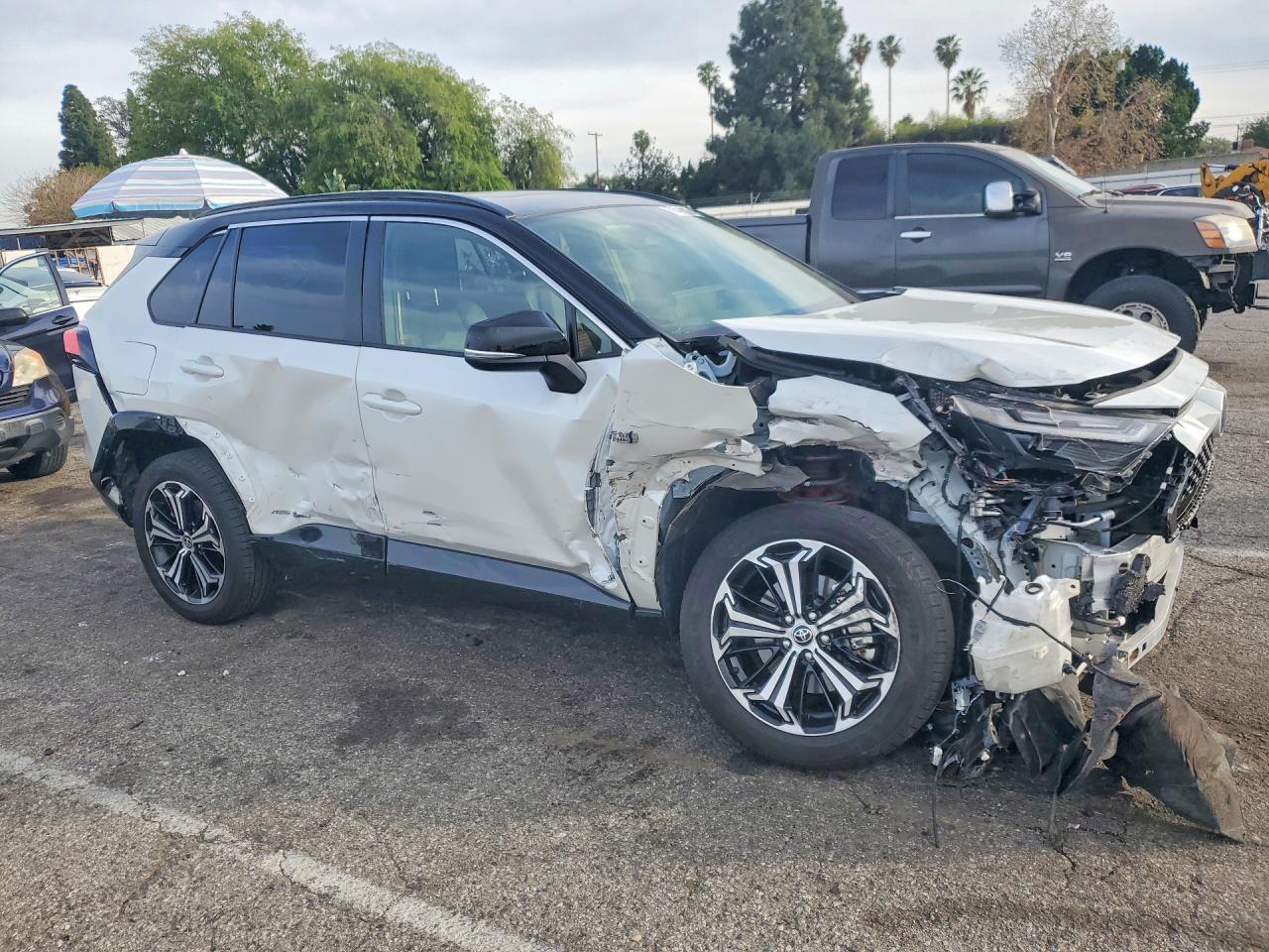 2024 TOYOTA RAV4 PRIME XSE photo 4