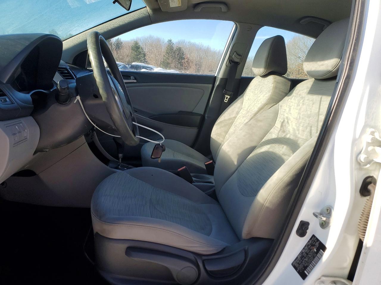 2016 HYUNDAI ACCENT SE photo 13