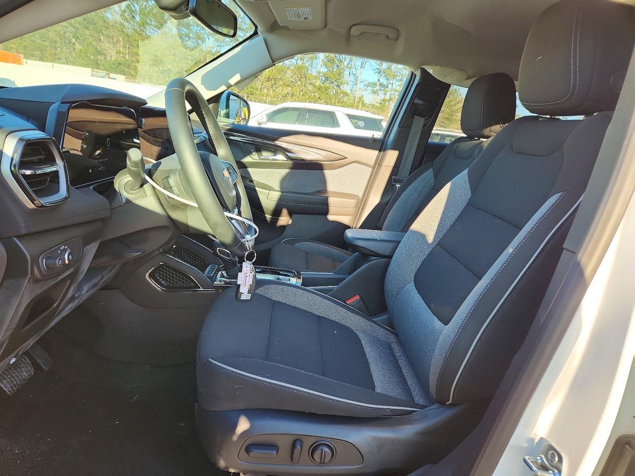 2025 CHEVROLET TRAILBLAZER LT photo 13