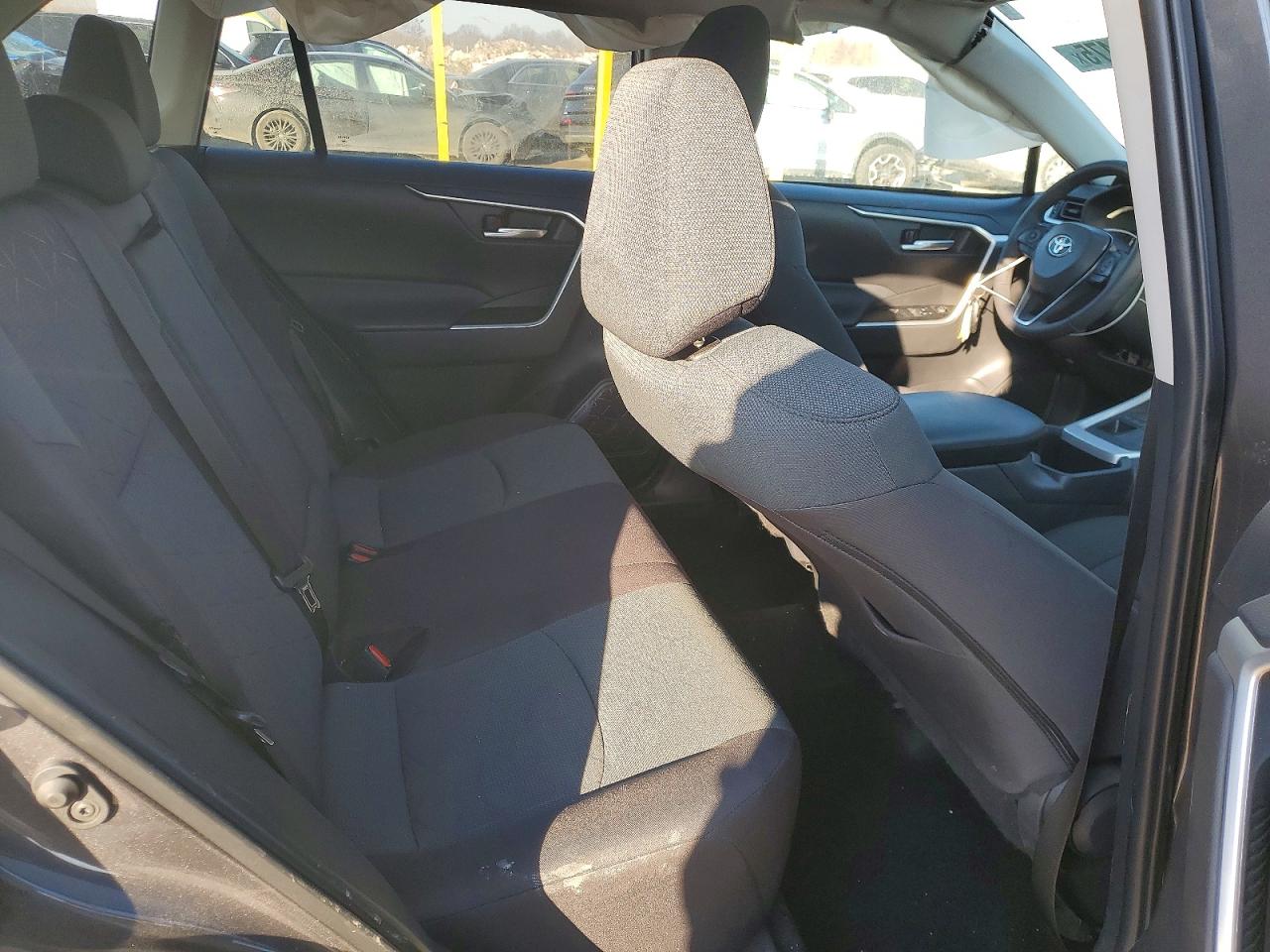 2025 TOYOTA RAV4 XLE photo 11
