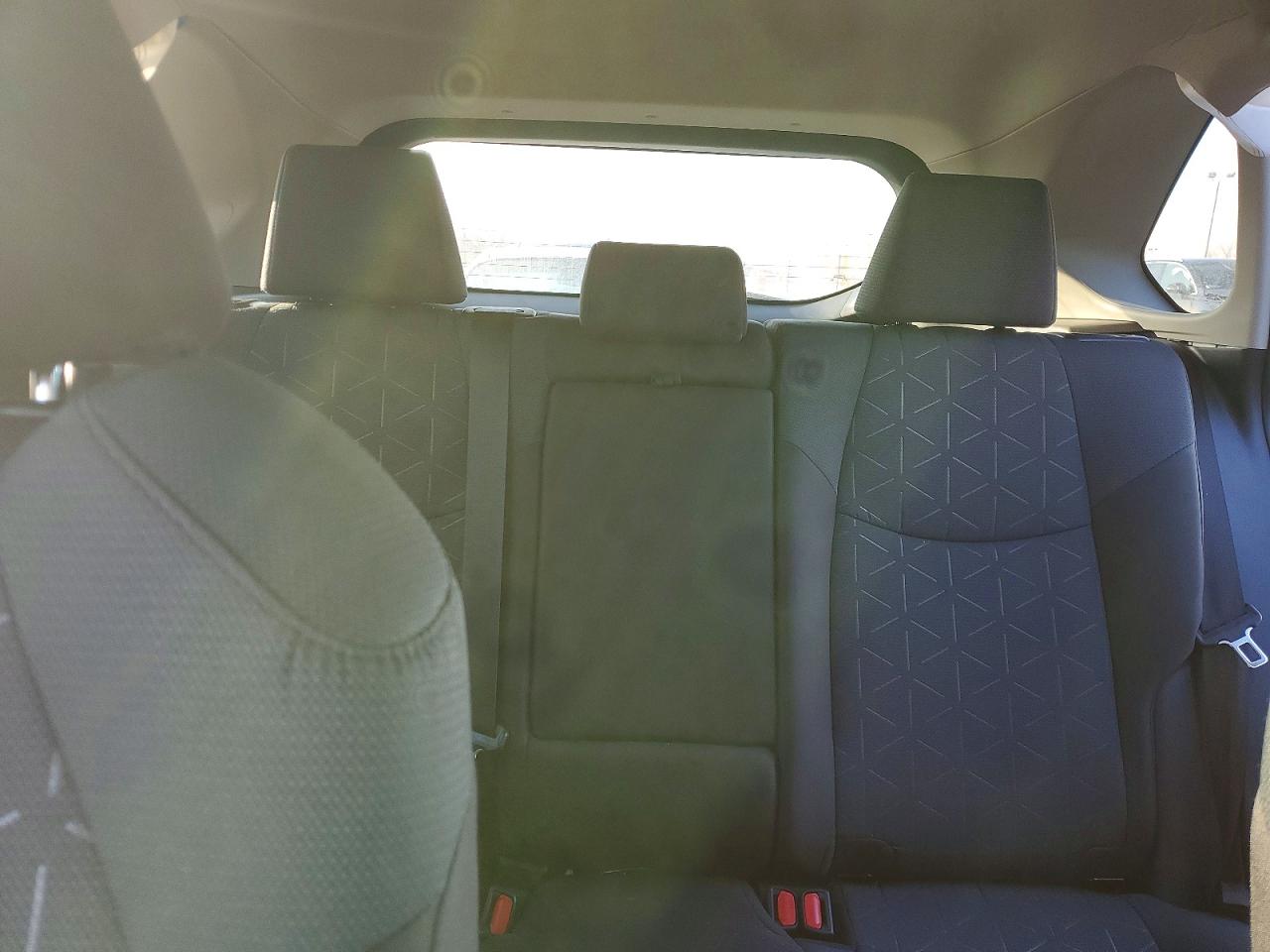 2025 TOYOTA RAV4 XLE photo 10