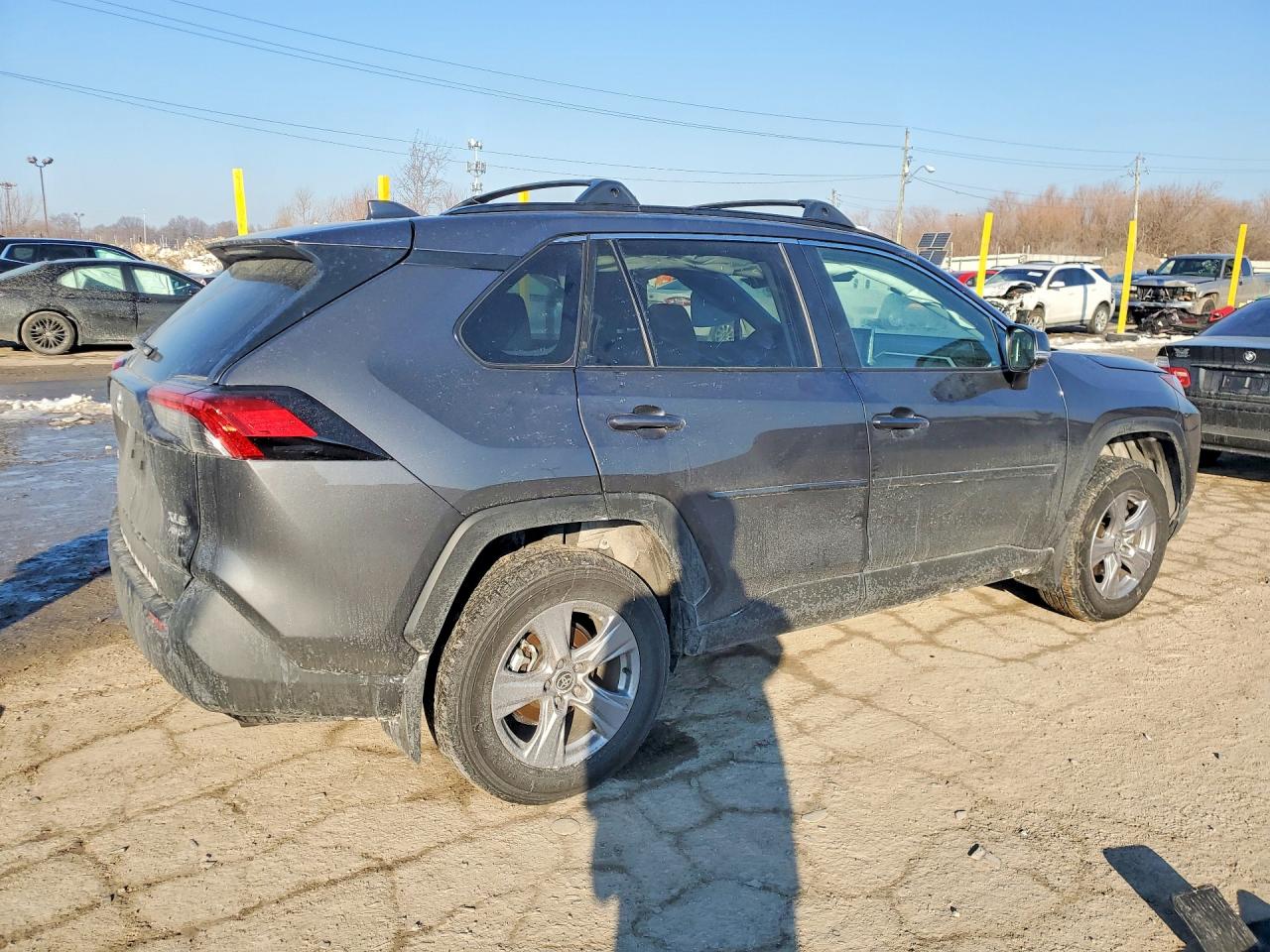 2025 TOYOTA RAV4 XLE photo 3