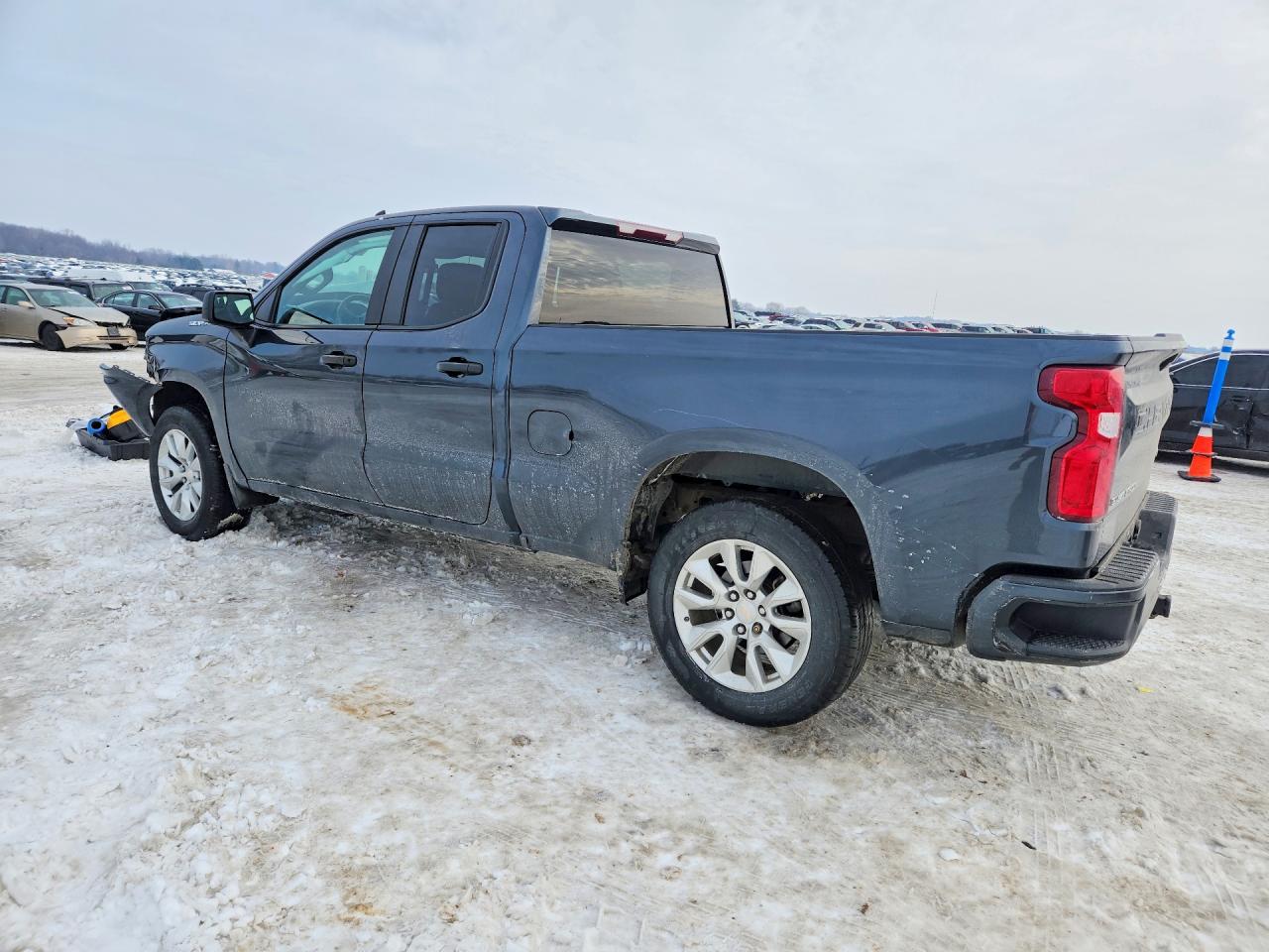 2021 CHEVROLET SILVERADO K1500 CUSTOM photo 2